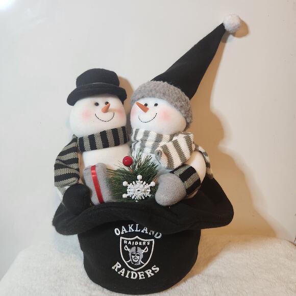 Oakland Raiders Christmas Decoration Snowmen Couple In A Hat Holiday Decor - Picture 1 of 7